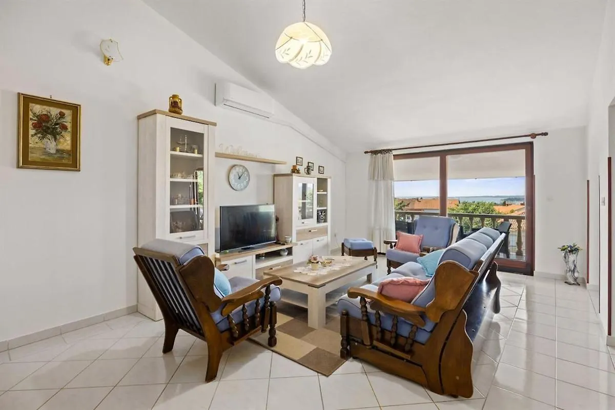Stylish Sea View 2 Bedroom Apartment With Terrace 梅杜林