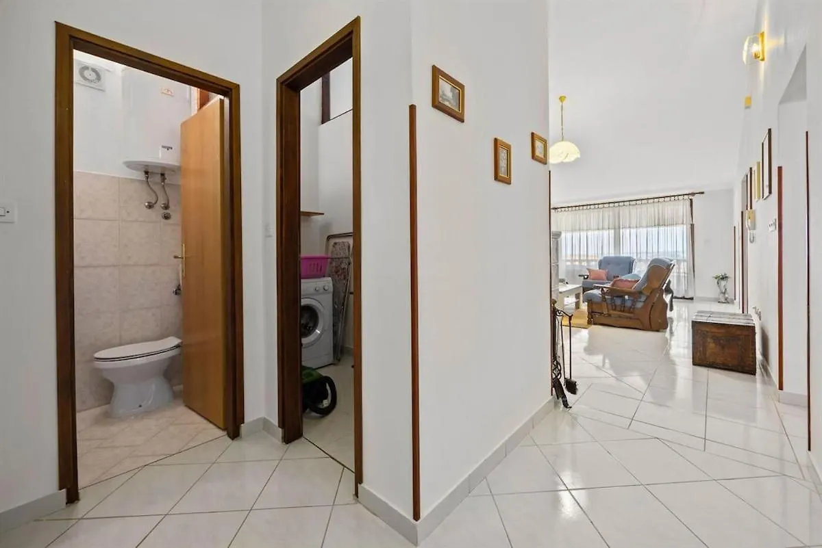 Stylish Sea View 2 Bedroom Apartment With Terrace Μεντουλίν